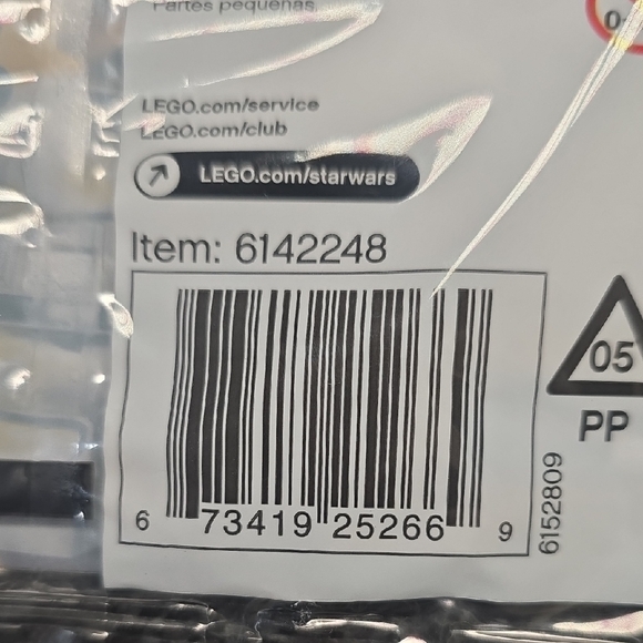 LEGO Star Wars Minifigure - White and Black with Red Lightsaber - Picture 4 of 4